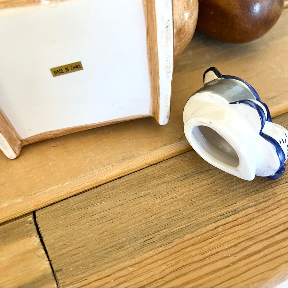 Vintage Ceramic Kitchy Kitchen Mini Teapot - Picture 5 of 6